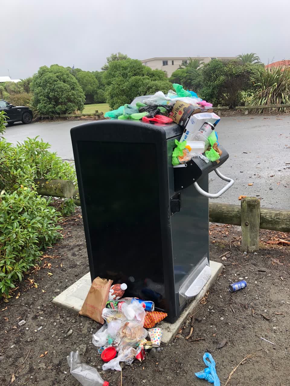 The photograph attached to this rubbish/recycling report