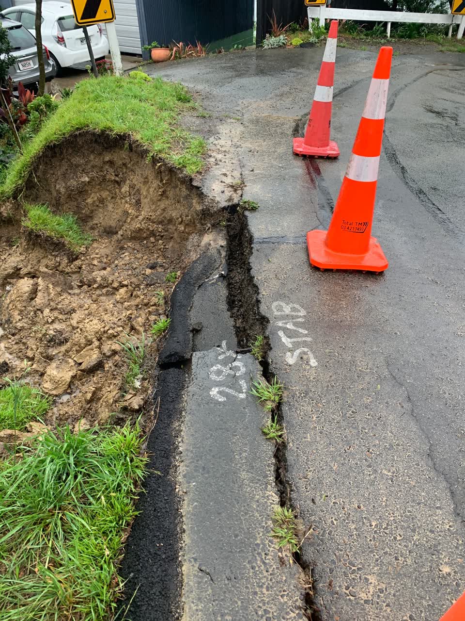 The photograph attached to this roading/streets report