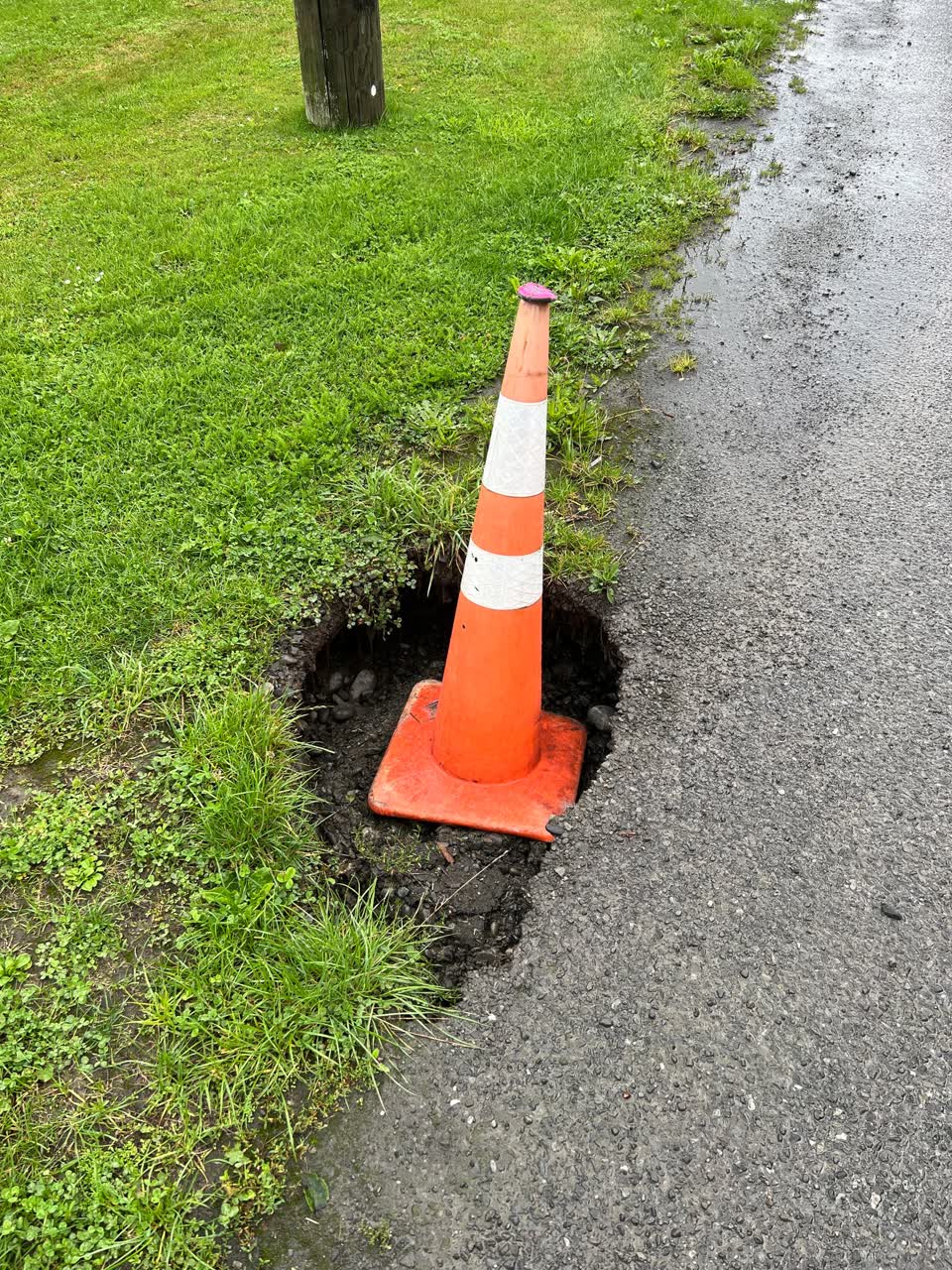 The photograph attached to this roading/streets report
