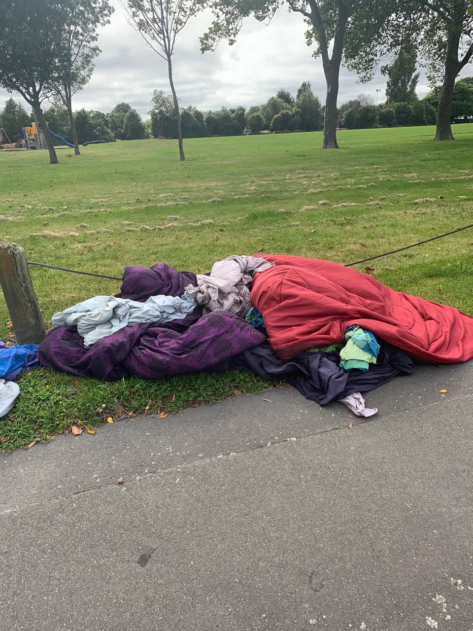 The photograph attached to this rubbish/recycling report