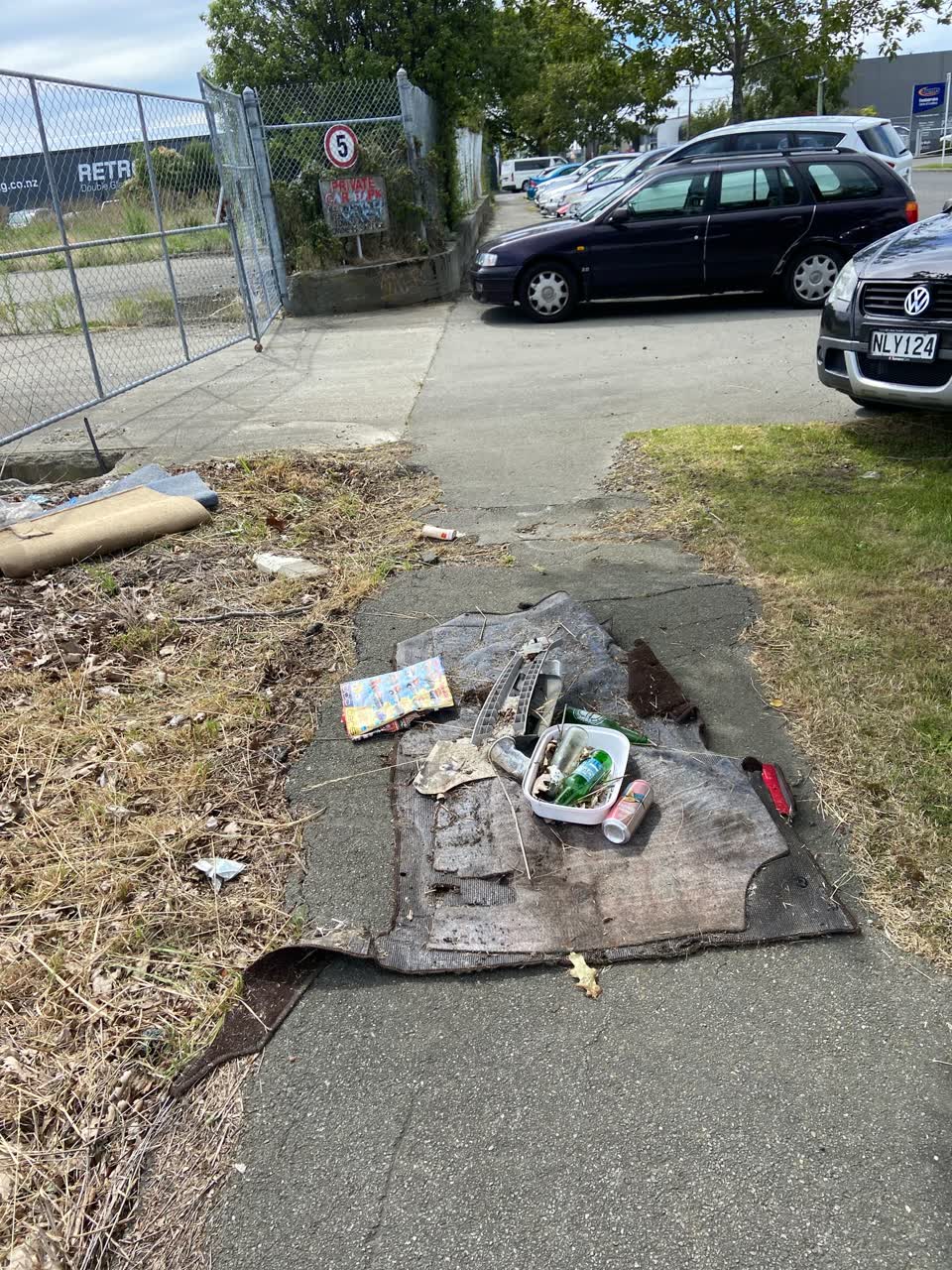 The photograph attached to this rubbish/recycling report