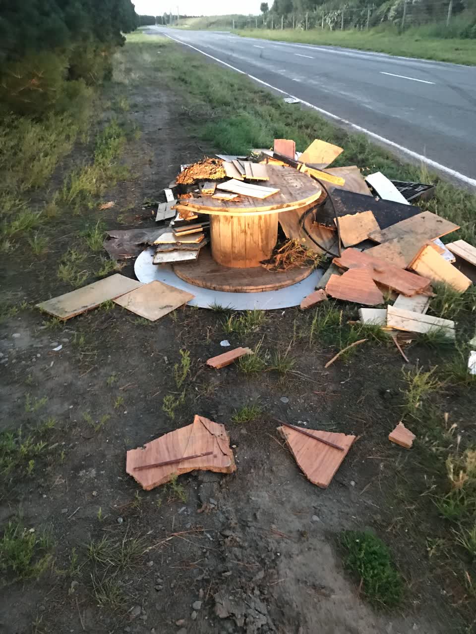 The photograph attached to this rubbish/recycling report