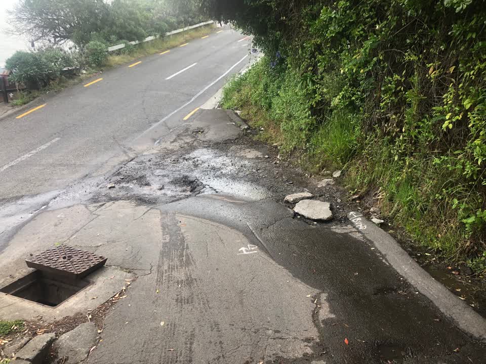 The photograph attached to this roading/streets report