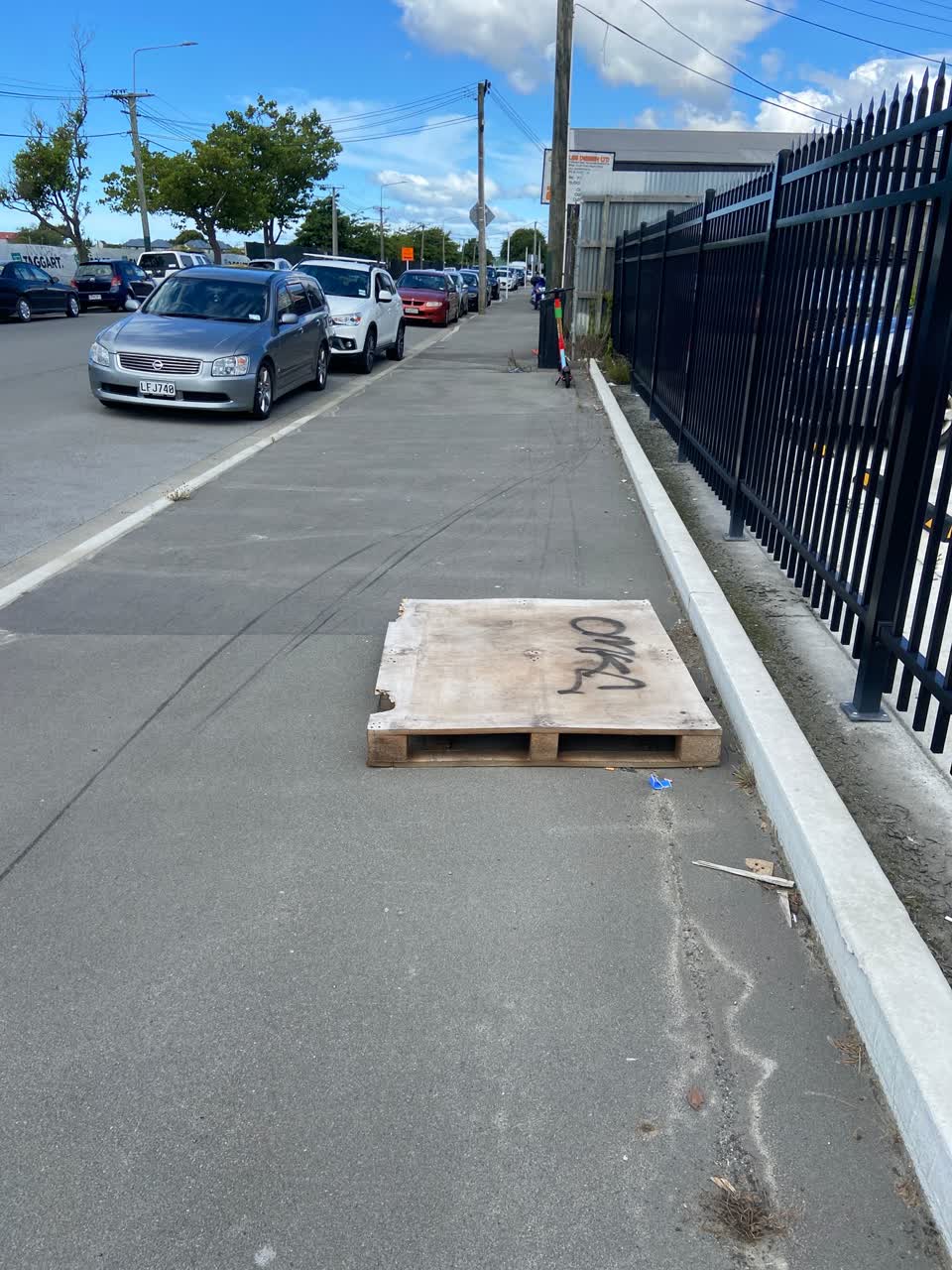 The photograph attached to this rubbish/recycling report