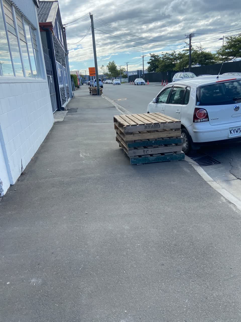 The photograph attached to this rubbish/recycling report