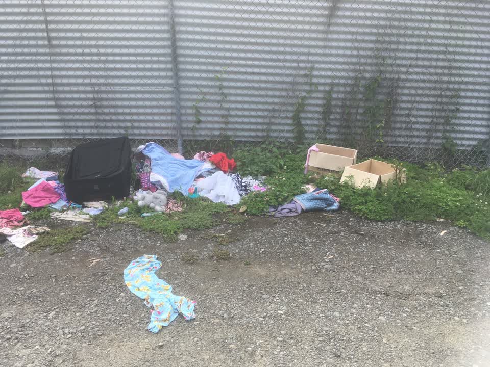 The photograph attached to this rubbish/recycling report