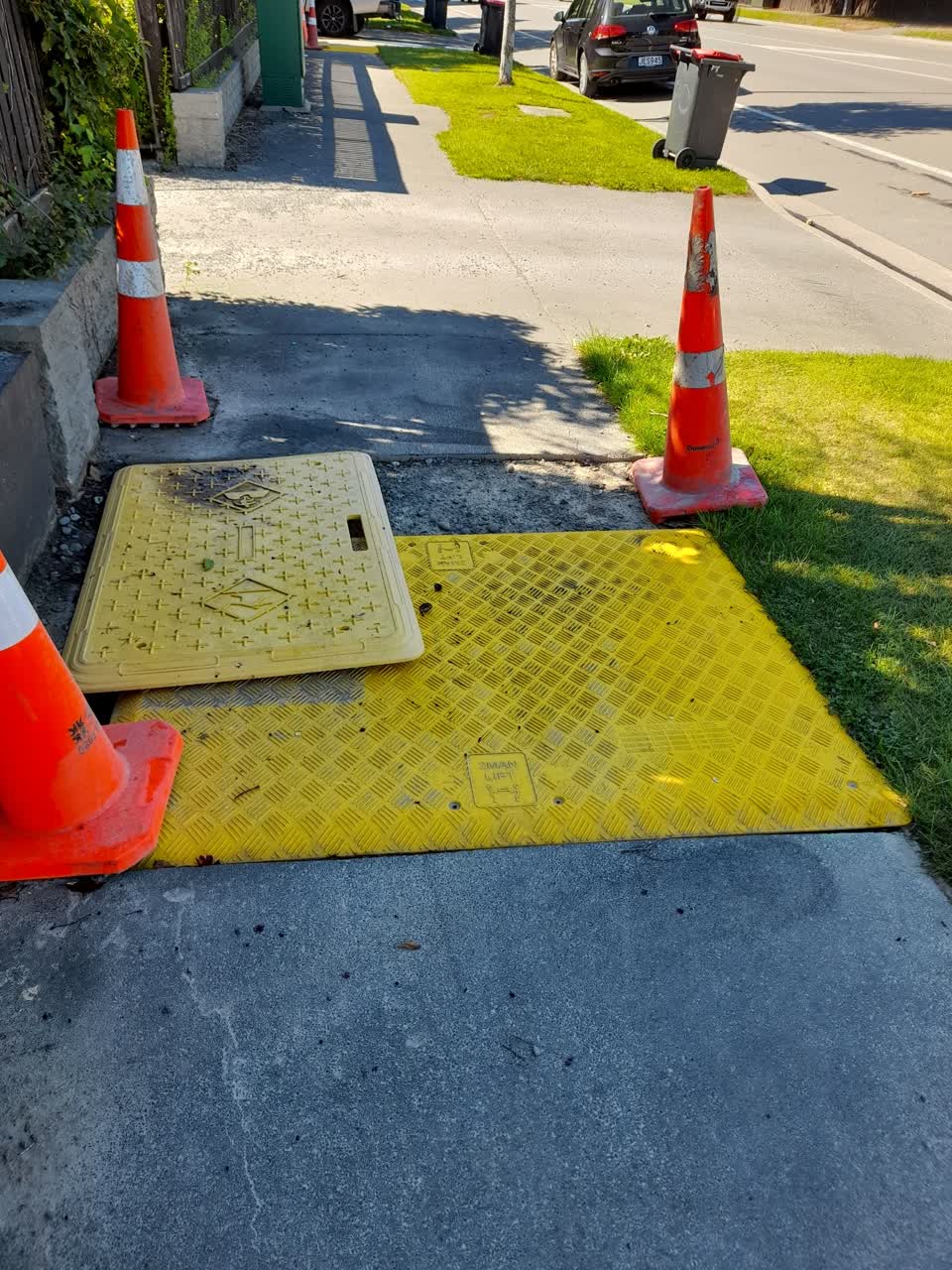 The photograph attached to this street light outage report