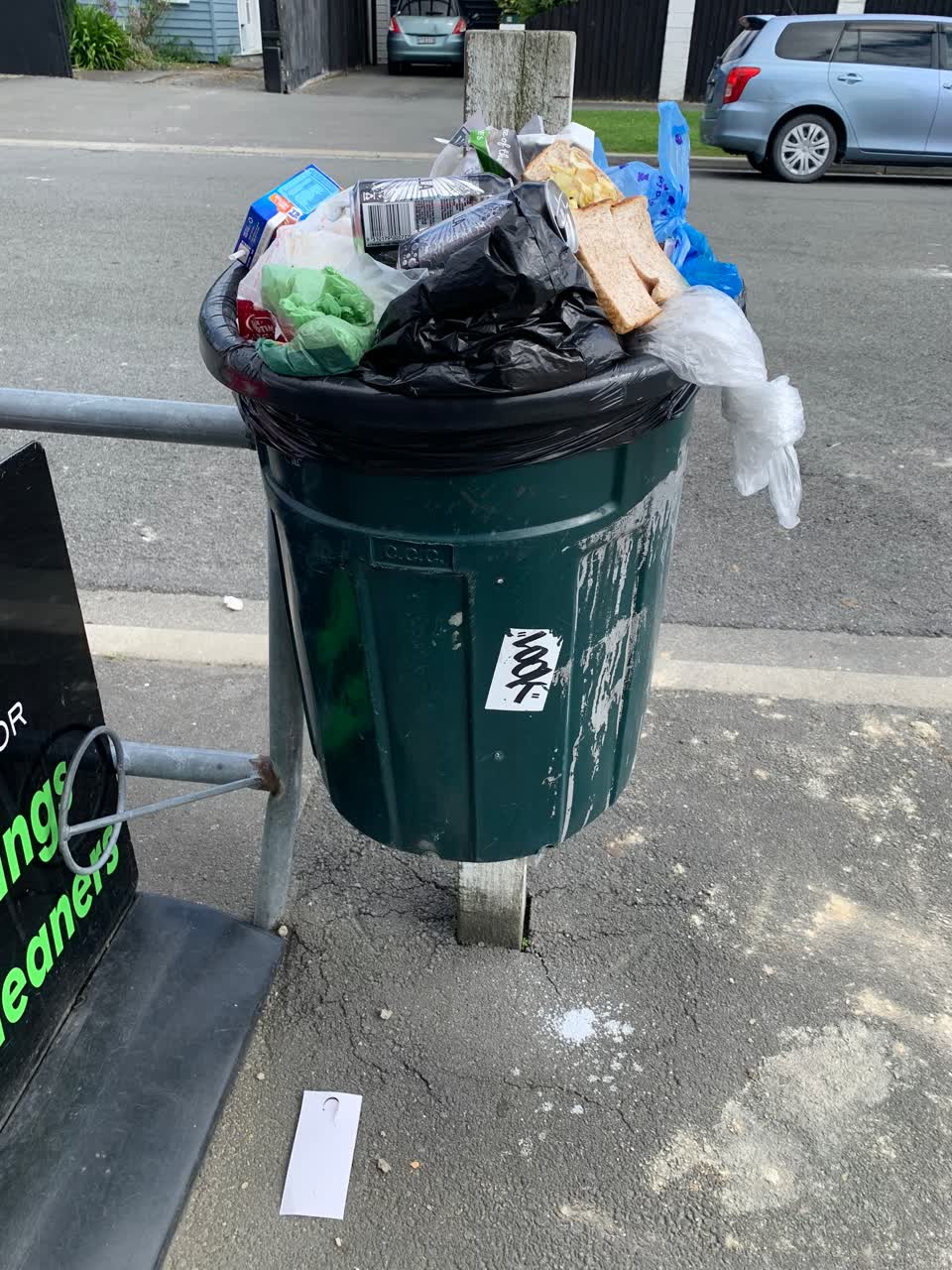 The photograph attached to this rubbish/recycling report
