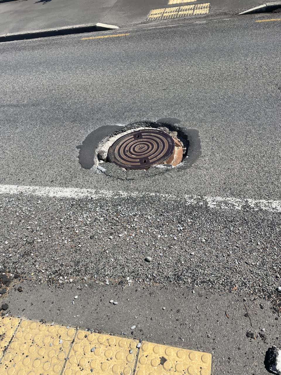 The photograph attached to this roading/streets report
