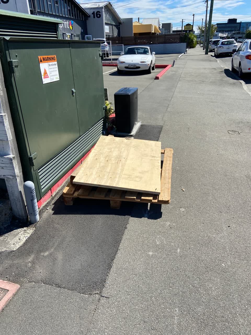 The photograph attached to this rubbish/recycling report