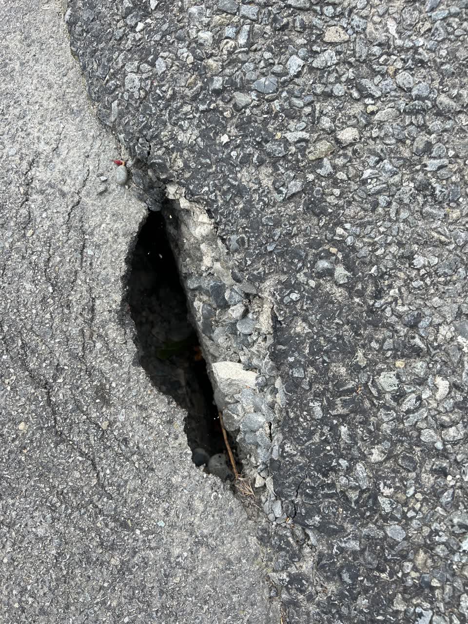 The photograph attached to this roading/streets report