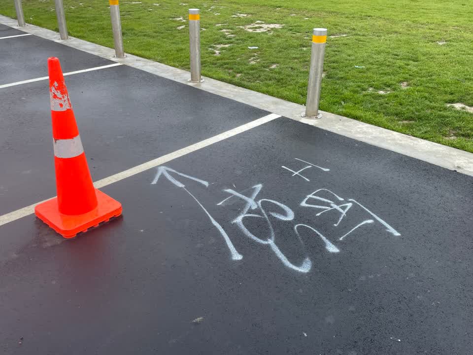 The photograph attached to this graffiti report