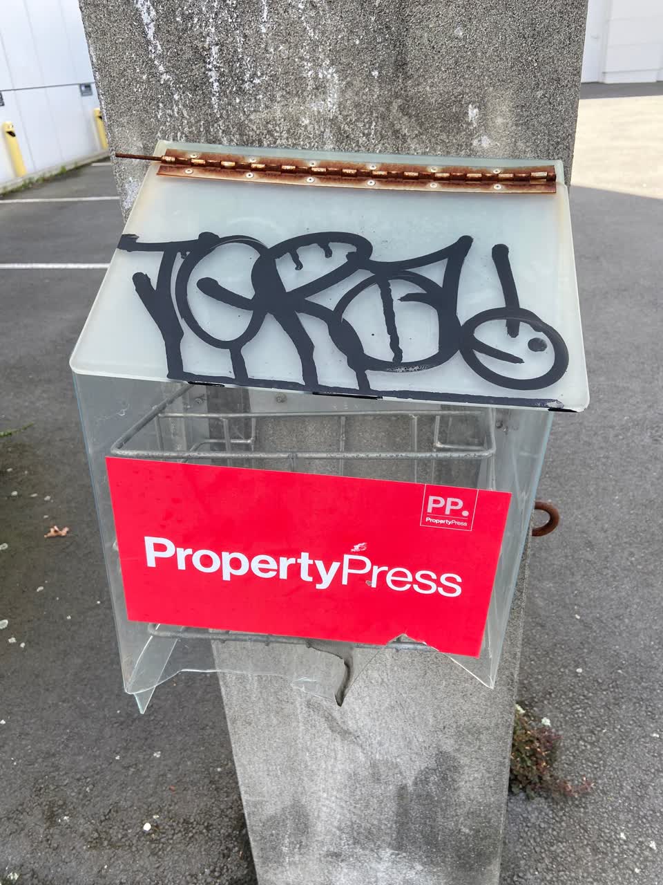 The photograph attached to this graffiti report