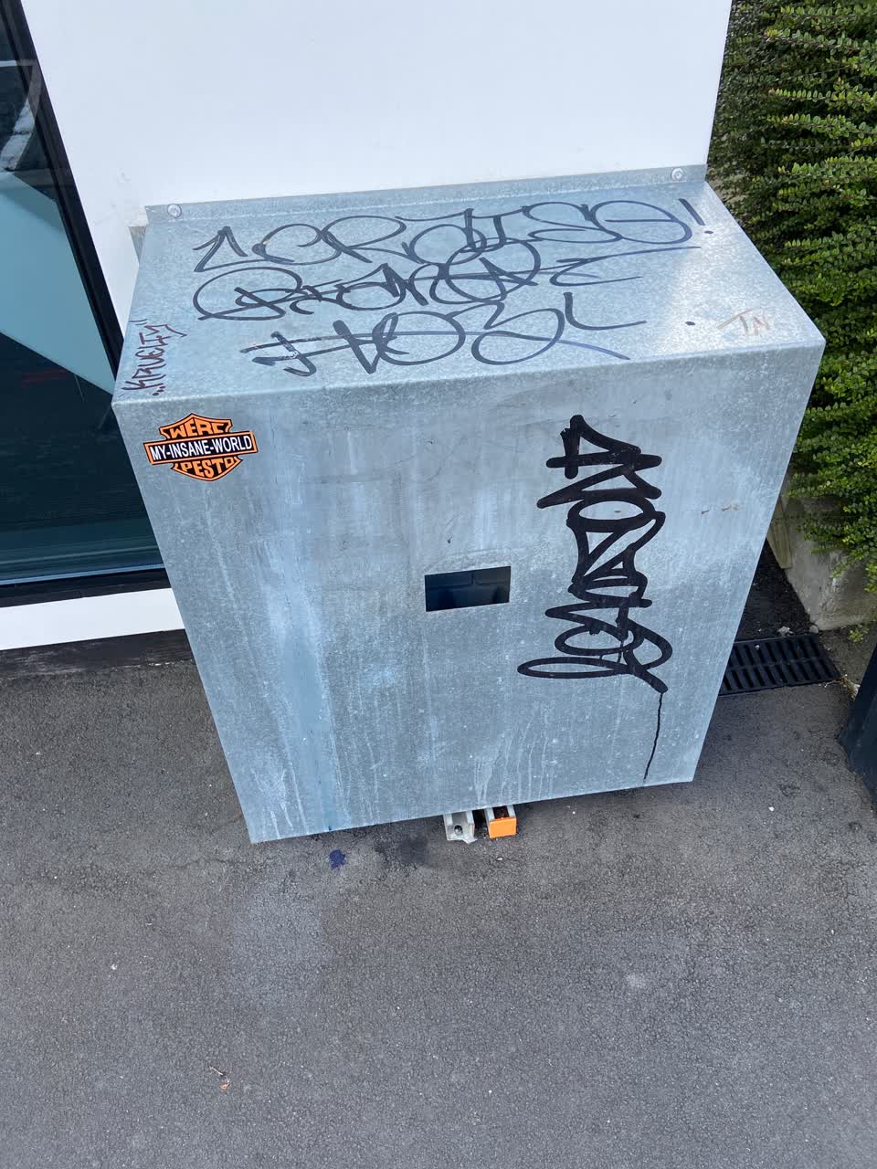 The photograph attached to this graffiti report