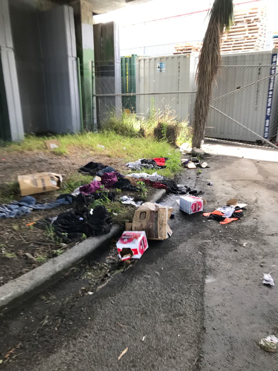 The photograph attached to this rubbish/recycling report