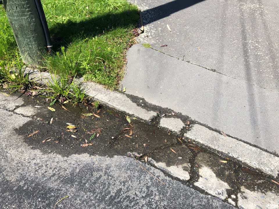The photograph attached to this roading/streets report