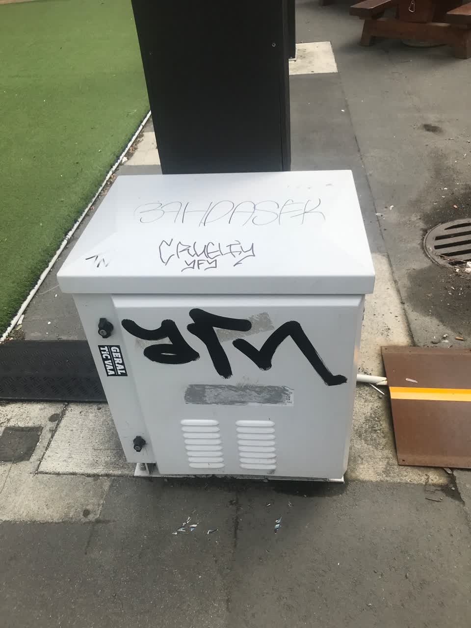 The photograph attached to this graffiti report