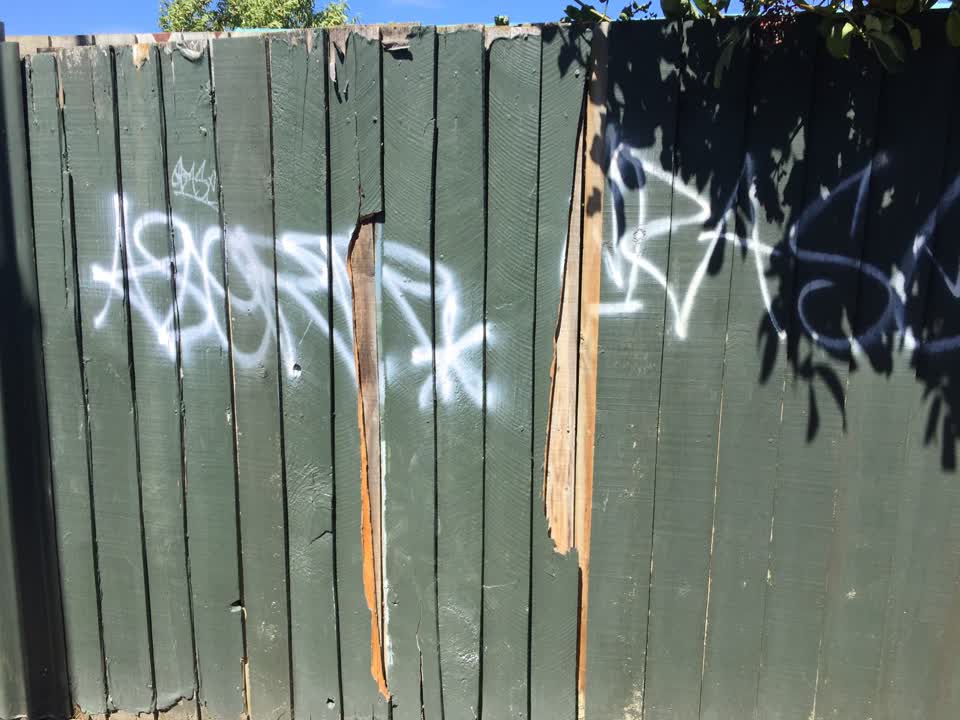 The photograph attached to this graffiti report