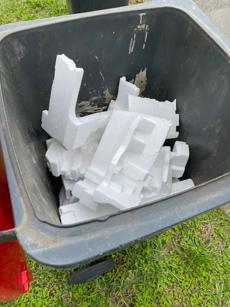 The photograph attached to this rubbish/recycling report