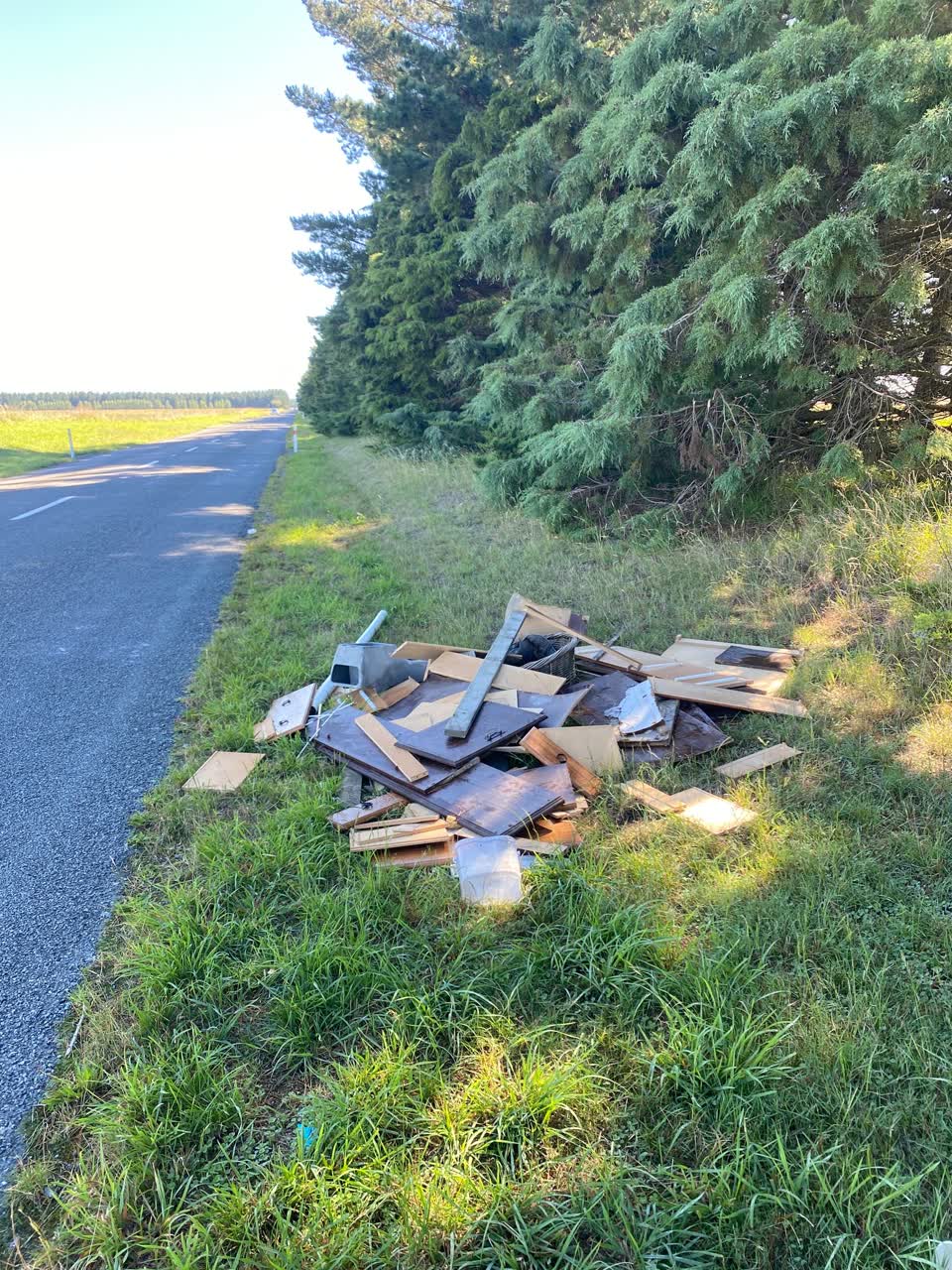 The photograph attached to this rubbish/recycling report