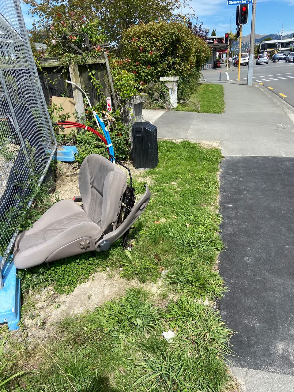 The photograph attached to this rubbish/recycling report