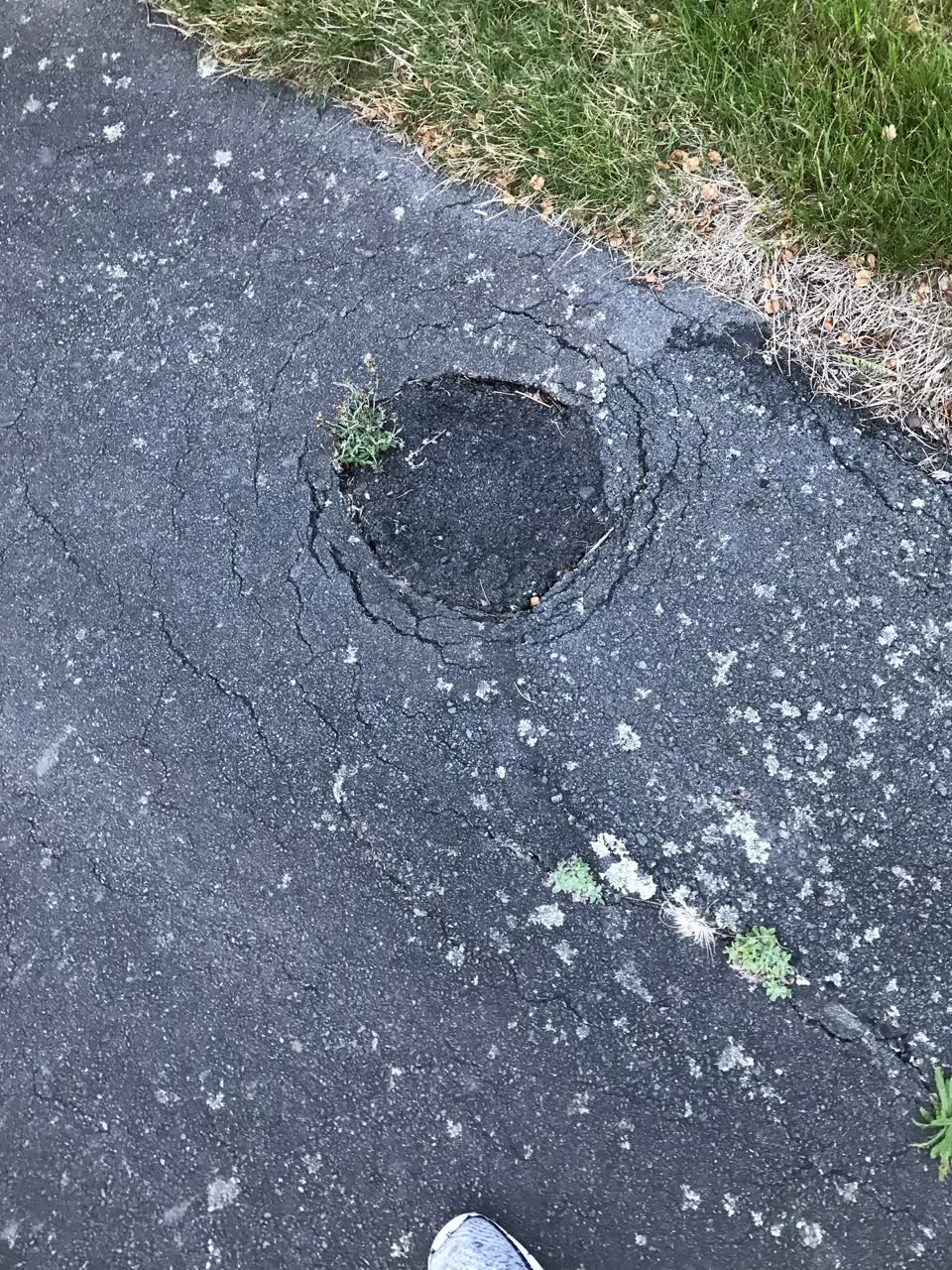 The photograph attached to this roading/streets report