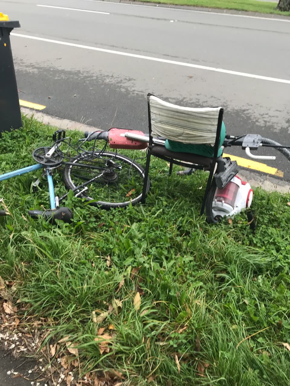 The photograph attached to this rubbish/recycling report