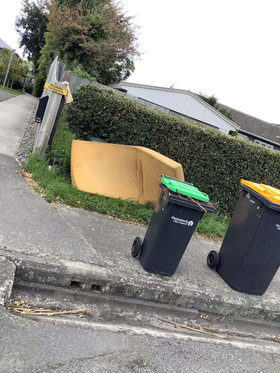 The photograph attached to this rubbish/recycling report