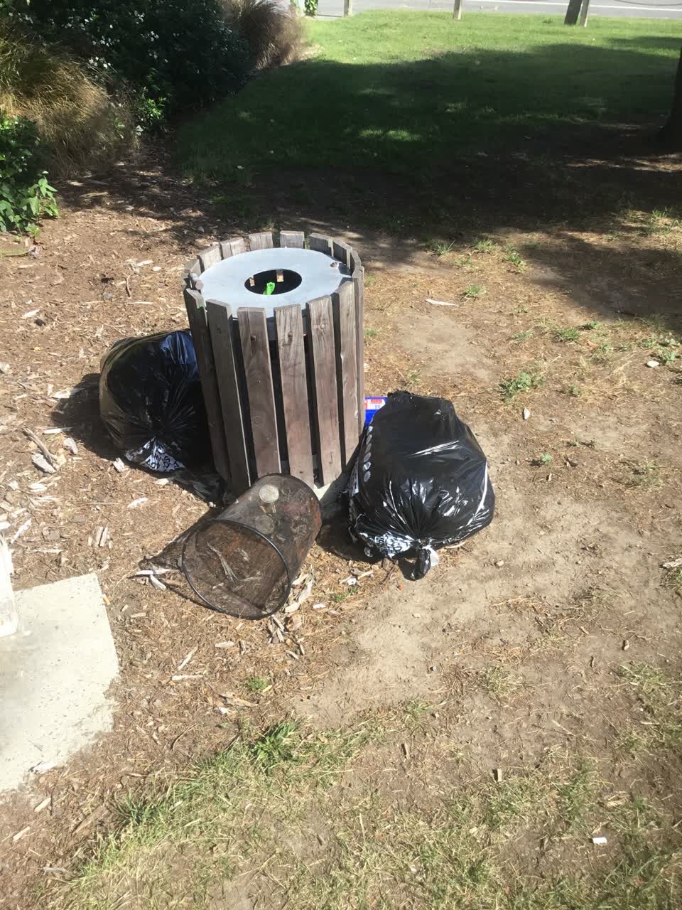 The photograph attached to this rubbish/recycling report