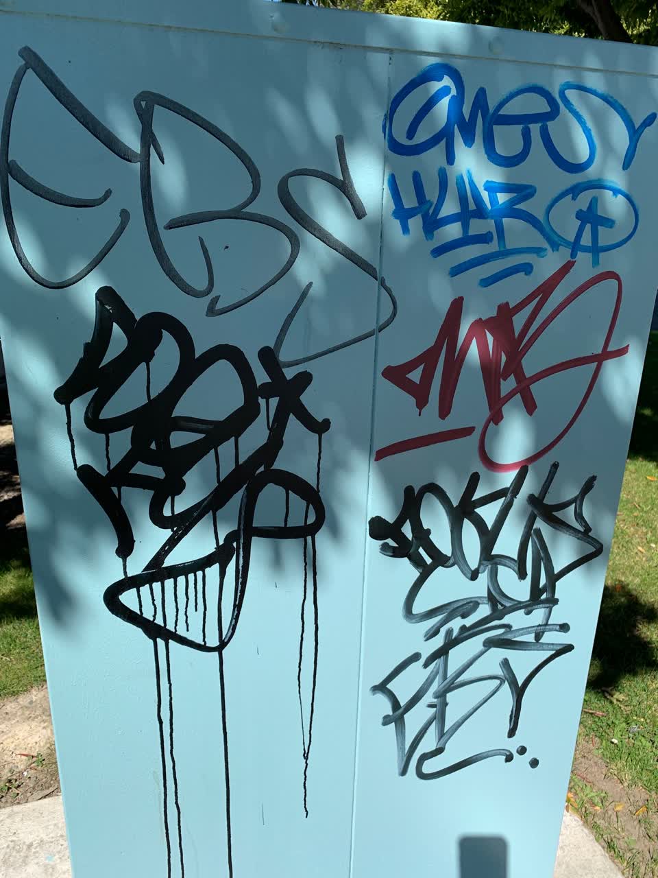 The photograph attached to this graffiti report