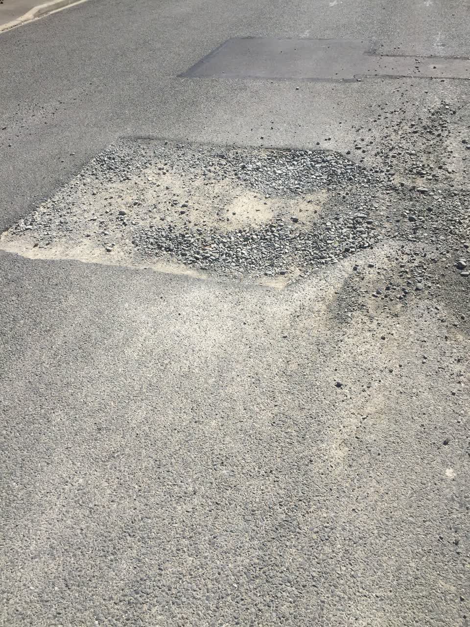 The photograph attached to this roading/streets report