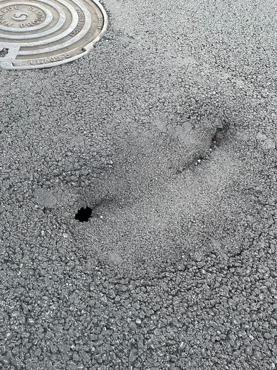 The photograph attached to this roading/streets report