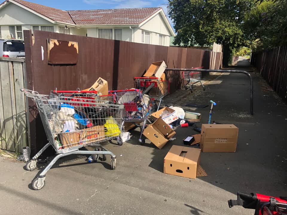 The photograph attached to this rubbish/recycling report