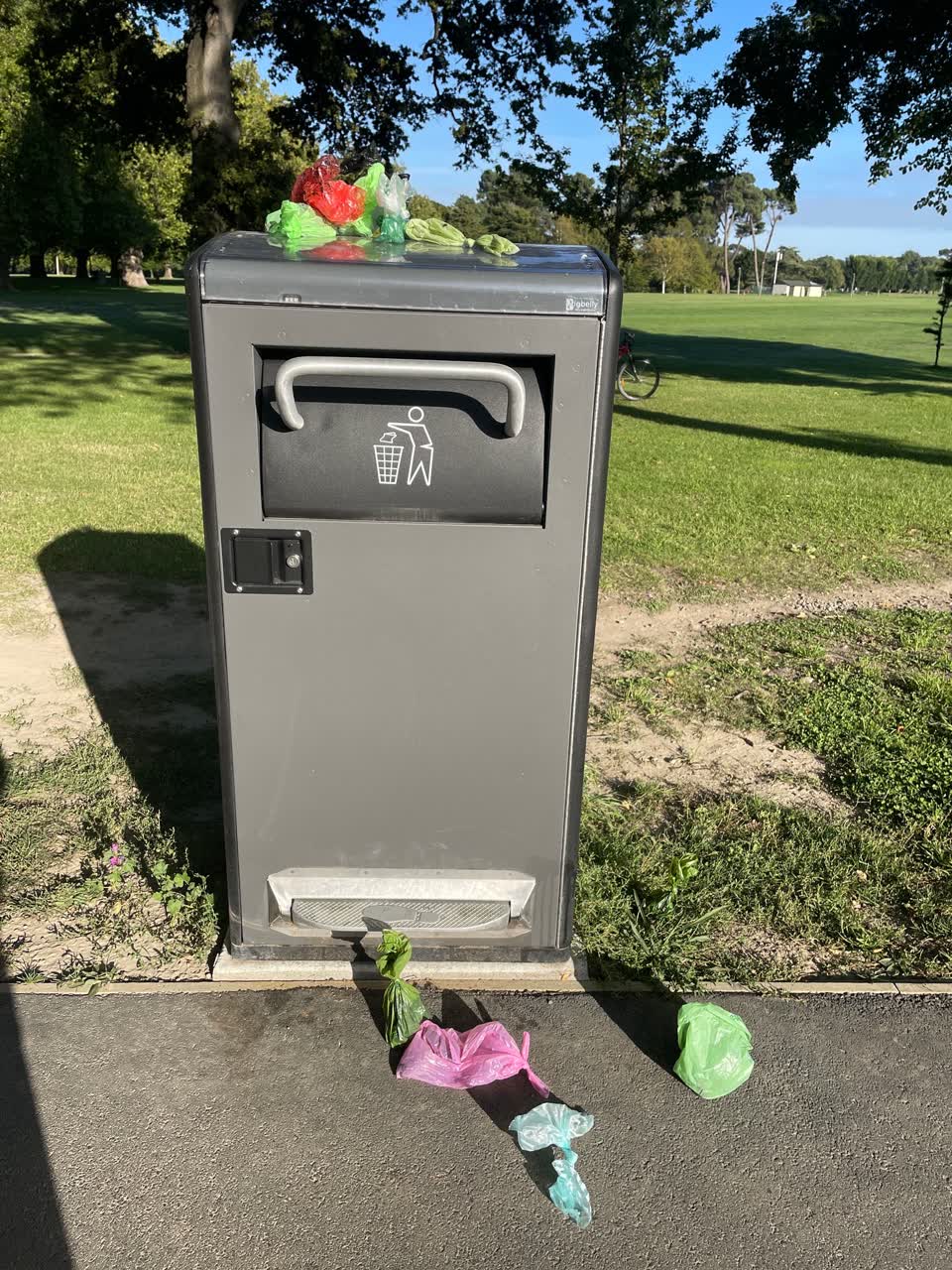 The photograph attached to this rubbish/recycling report
