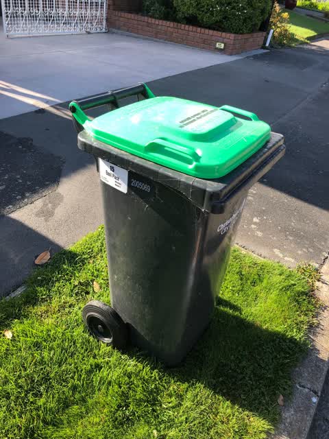 Rubbish/Recycling, a report photo