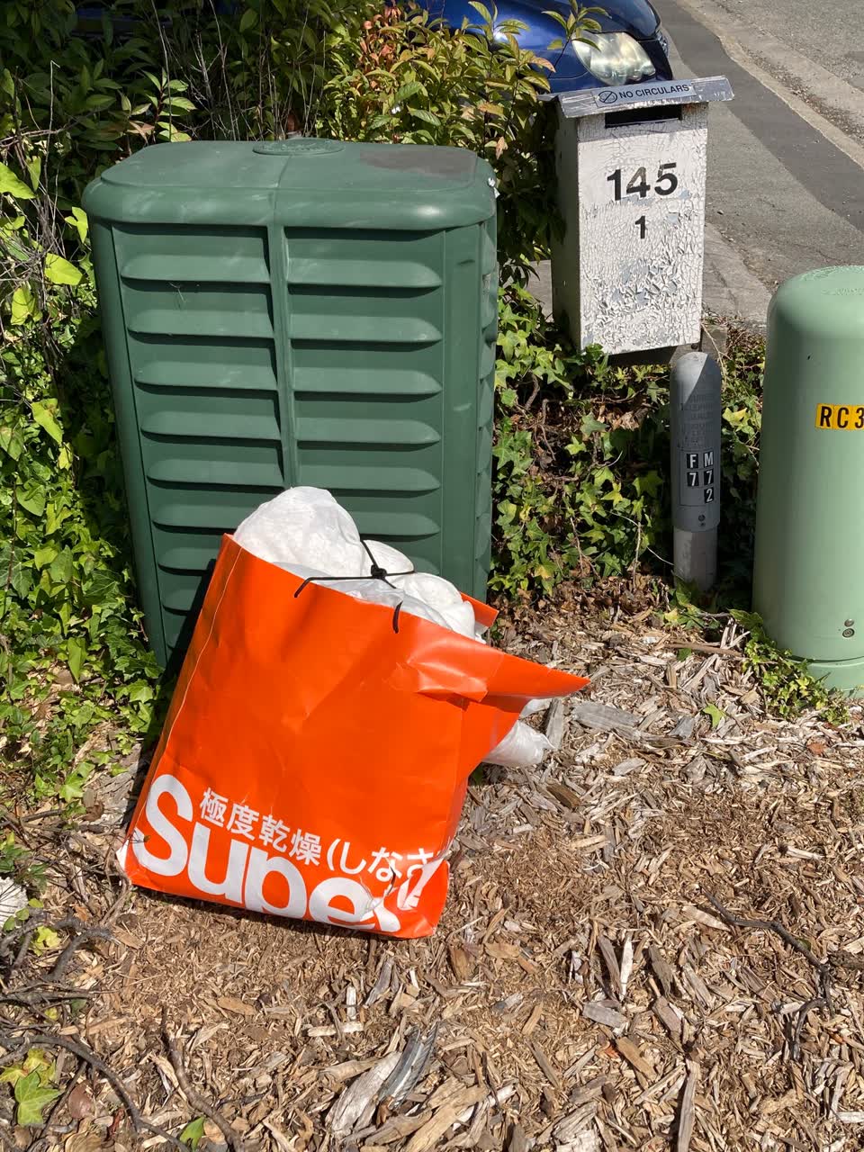 The photograph attached to this rubbish/recycling report