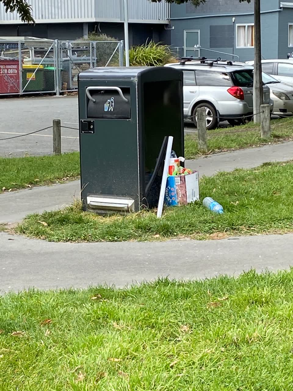 The photograph attached to this rubbish/recycling report