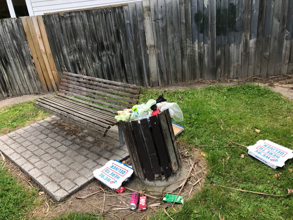 The photograph attached to this rubbish/recycling report
