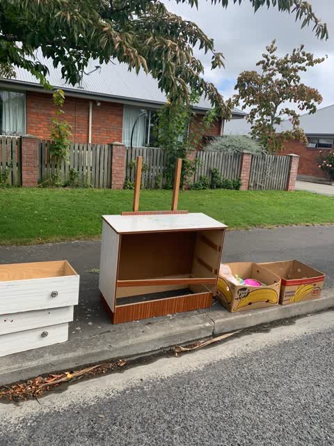 Rubbish/Recycling, a report photo