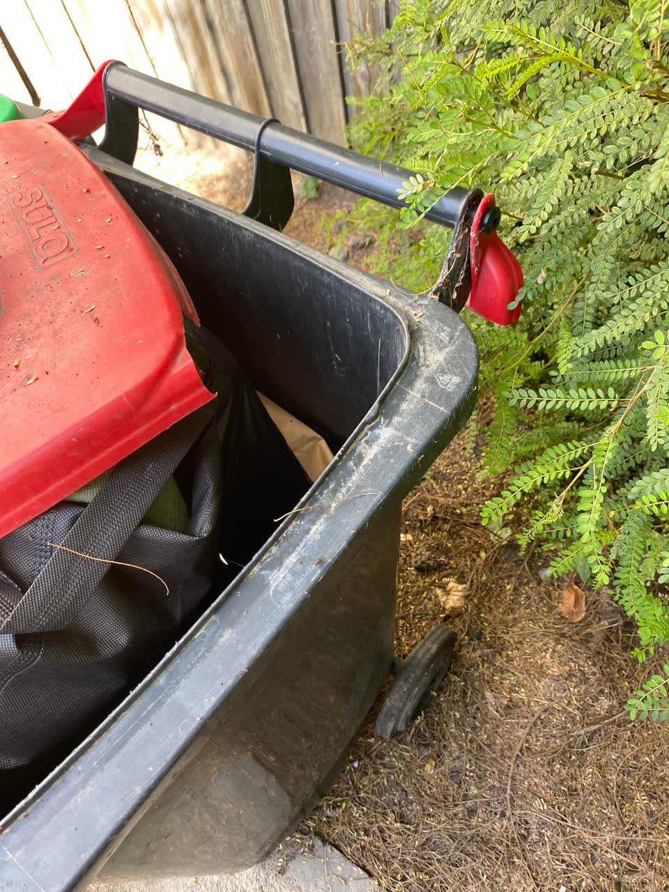 The photograph attached to this rubbish/recycling report