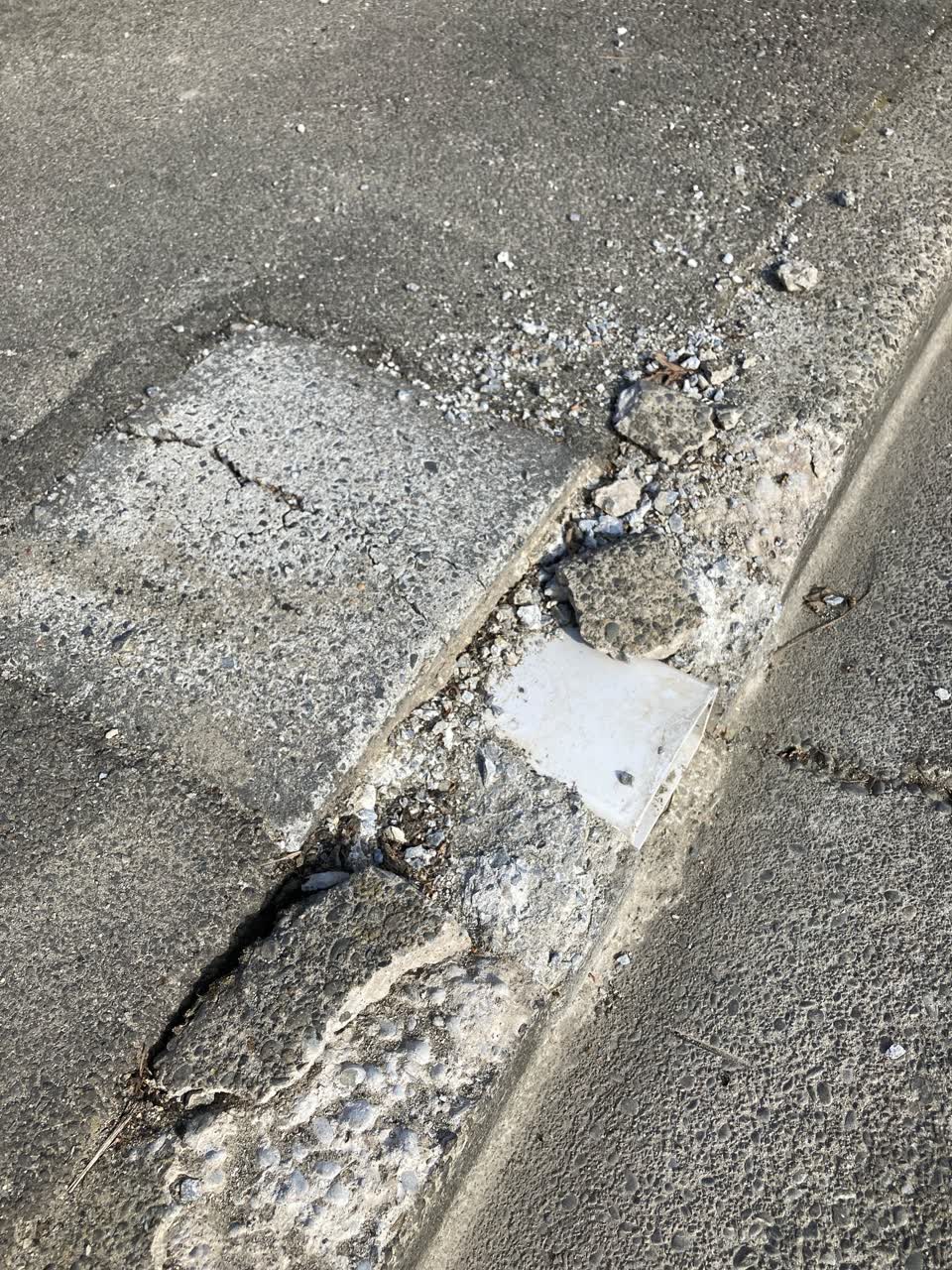The photograph attached to this roading/streets report