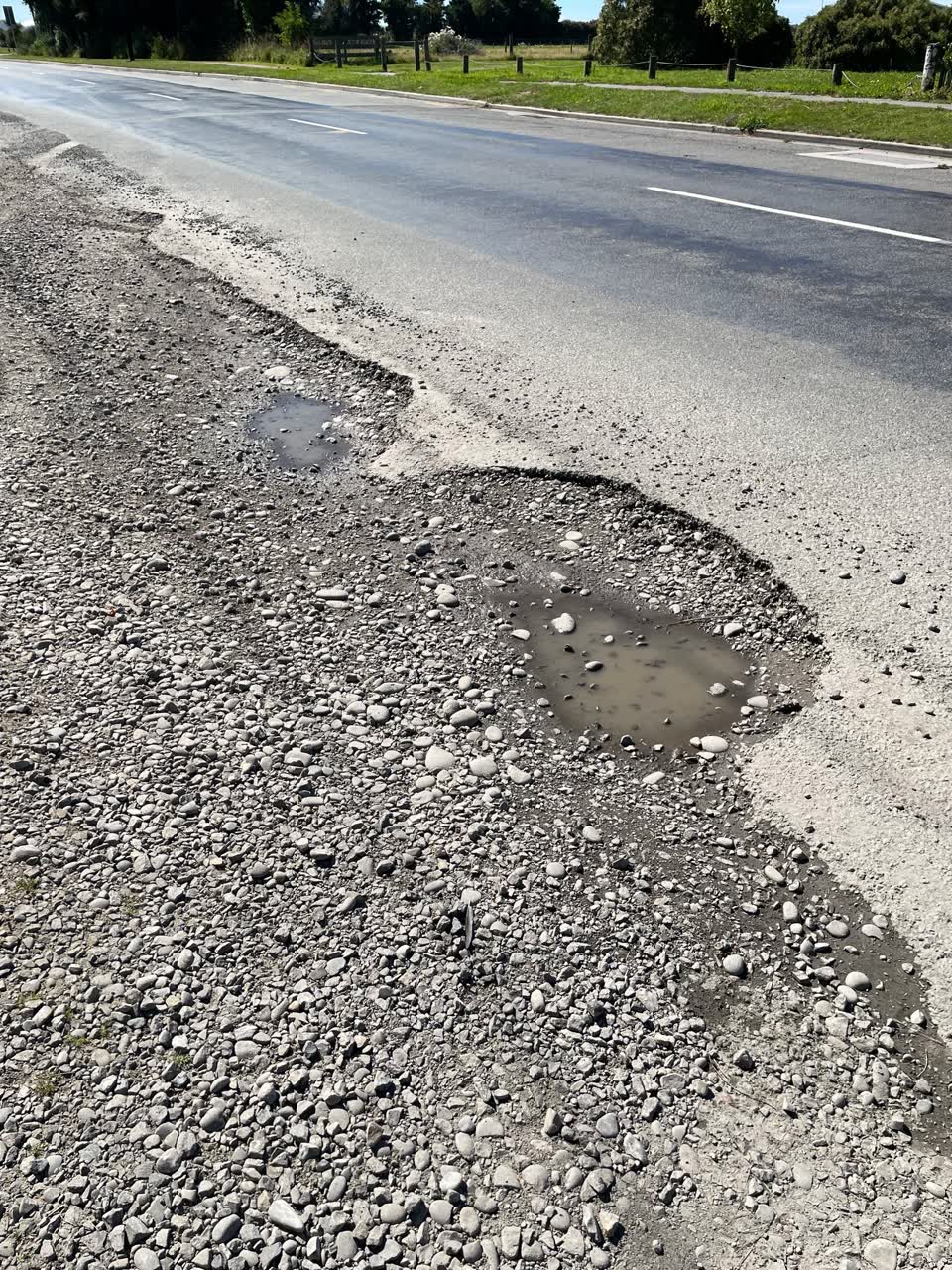 The photograph attached to this roading/streets report