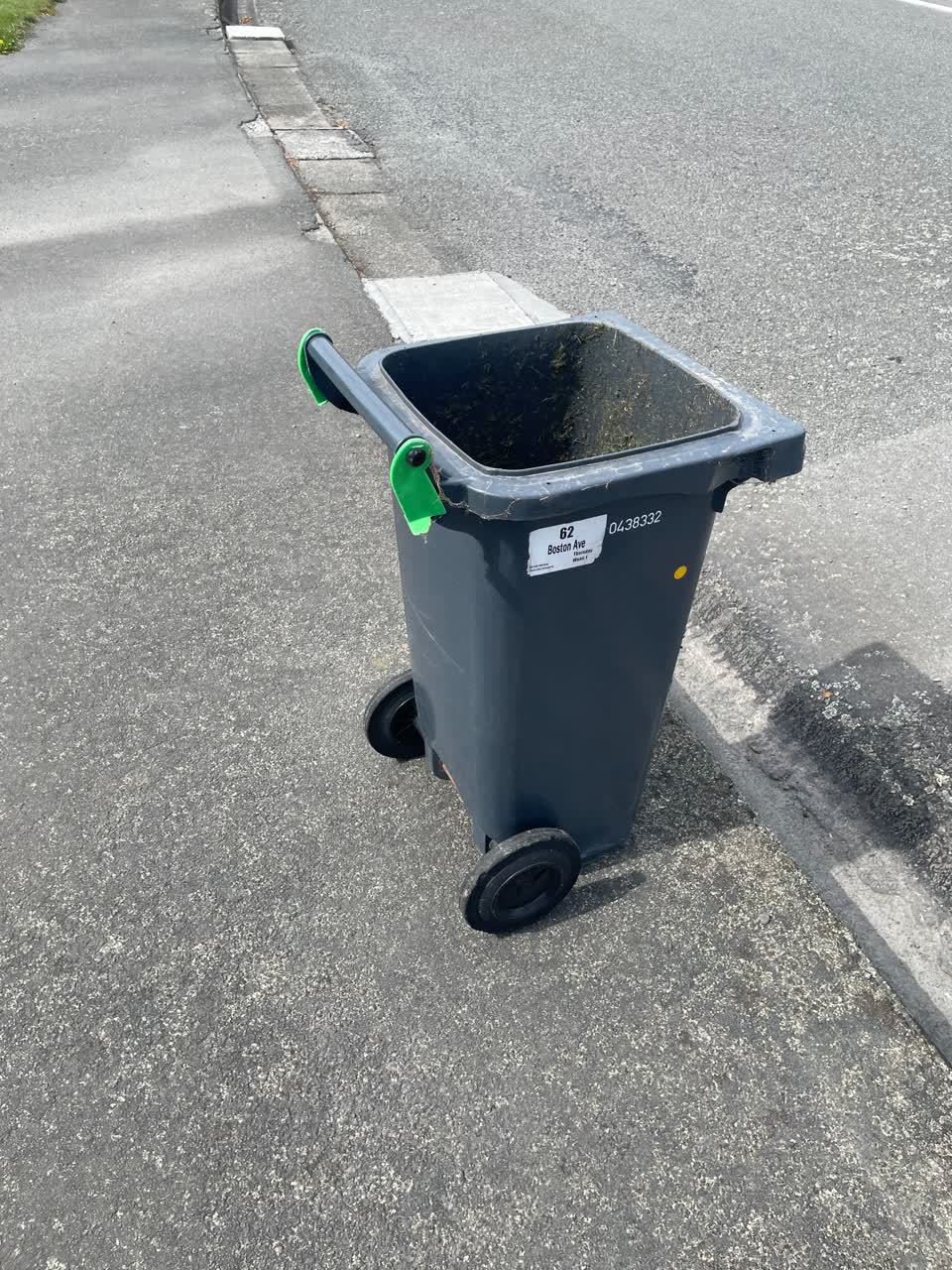 The photograph attached to this rubbish/recycling report