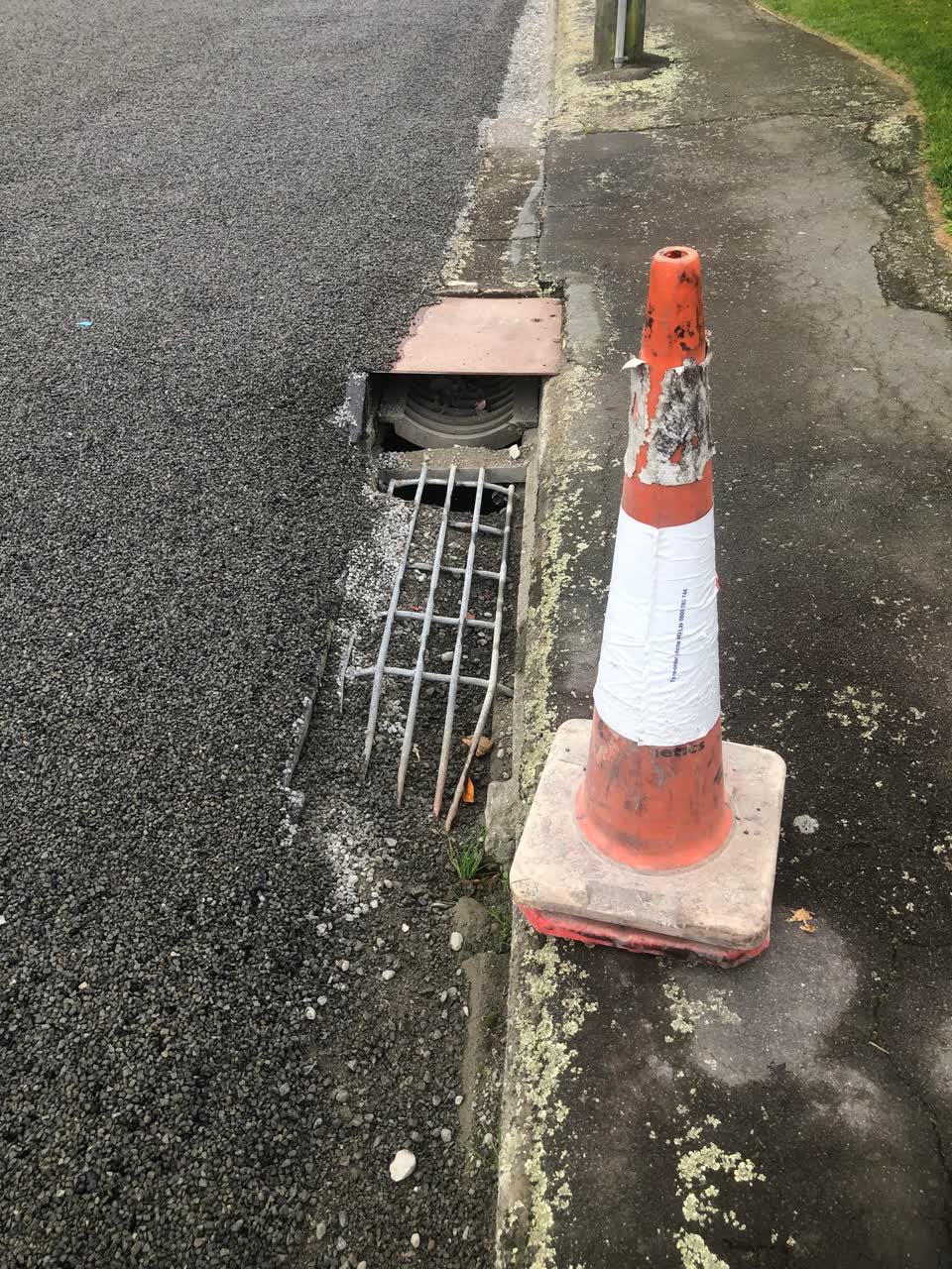 The photograph attached to this roading/streets report