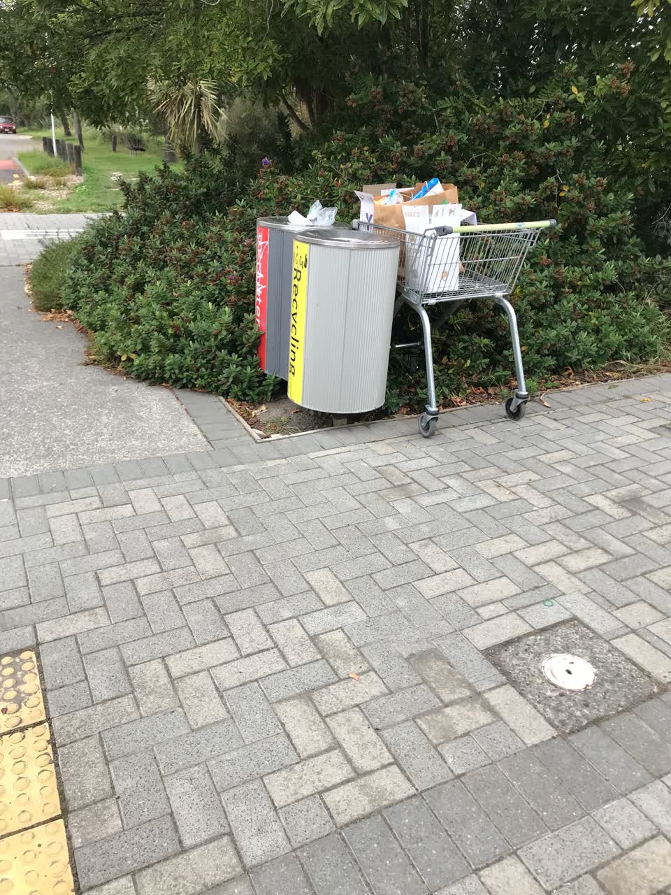 The photograph attached to this rubbish/recycling report