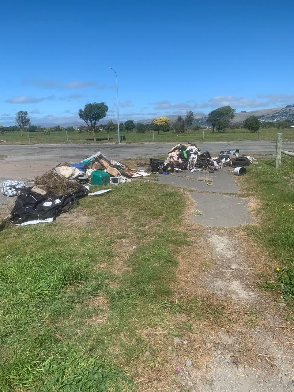 The photograph attached to this rubbish/recycling report