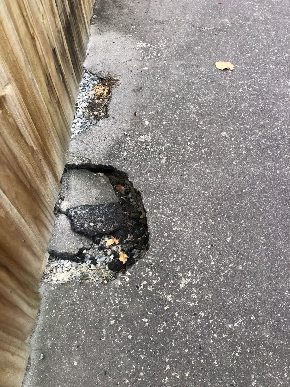 The photograph attached to this roading/streets report