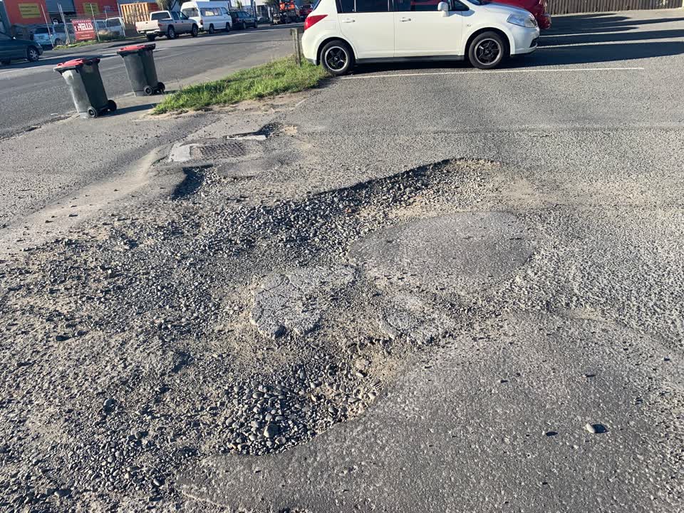 The photograph attached to this roading/streets report