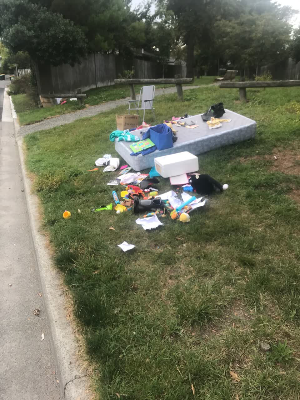The photograph attached to this rubbish/recycling report