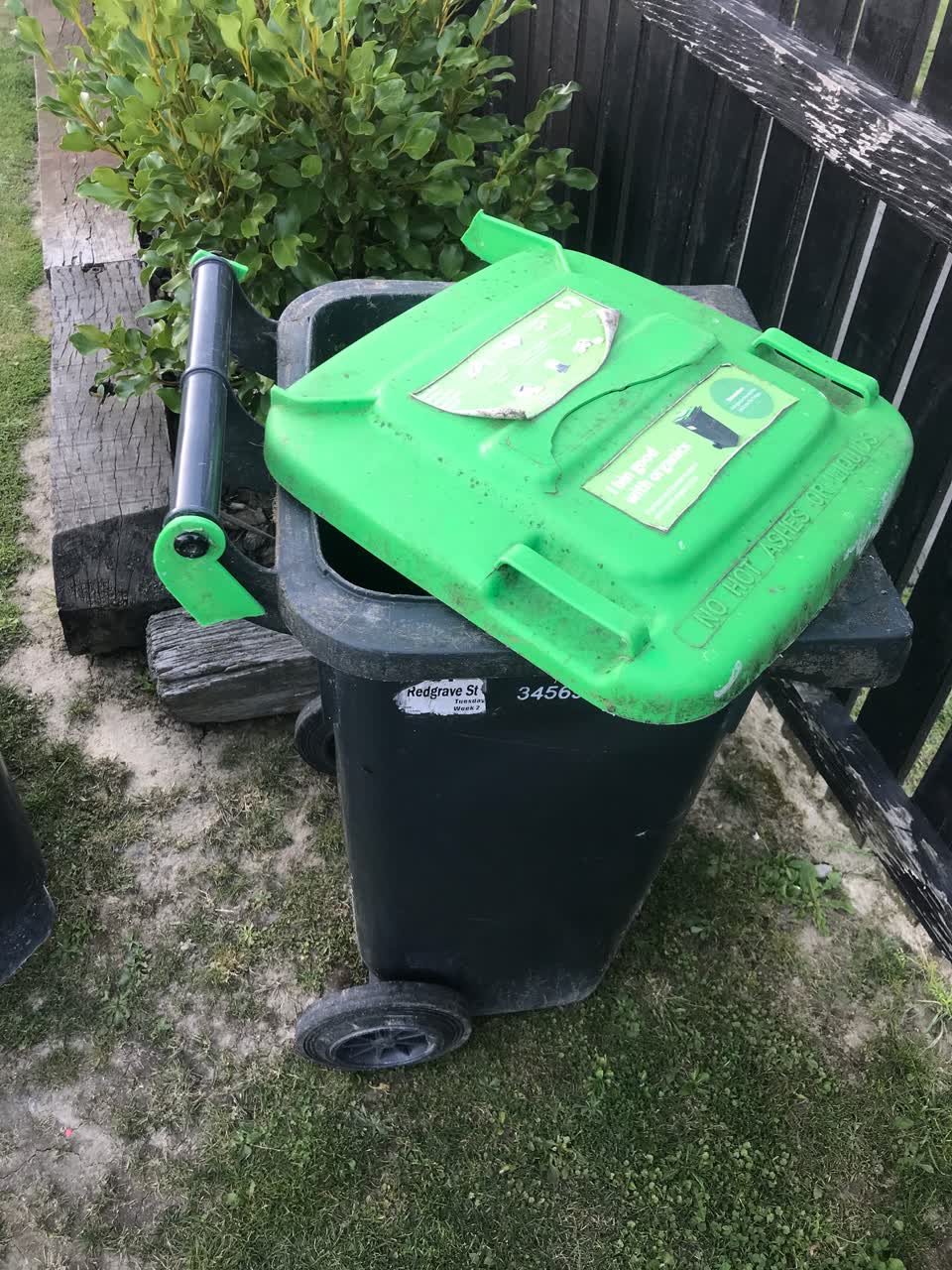The photograph attached to this rubbish/recycling report